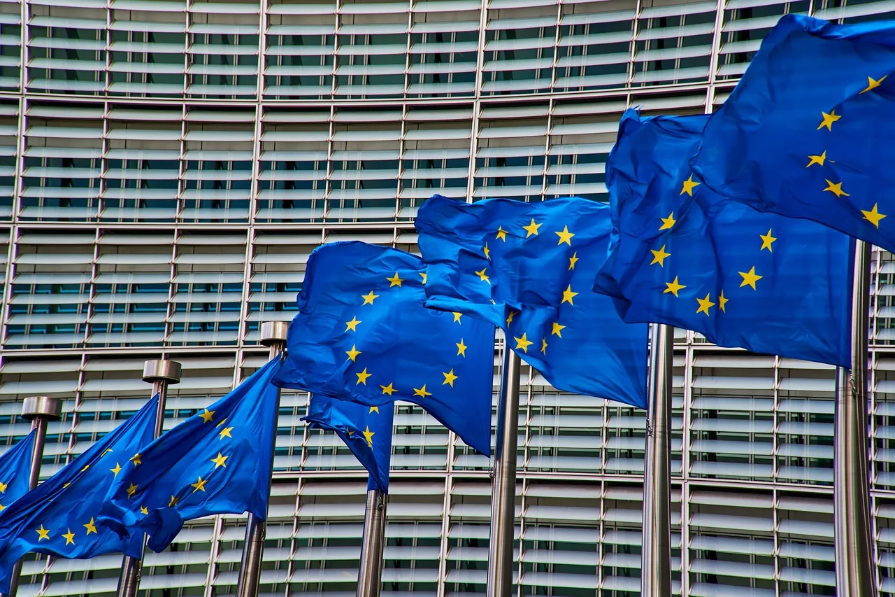 Apple e Meta são multadas pela UE por violação ao DMA